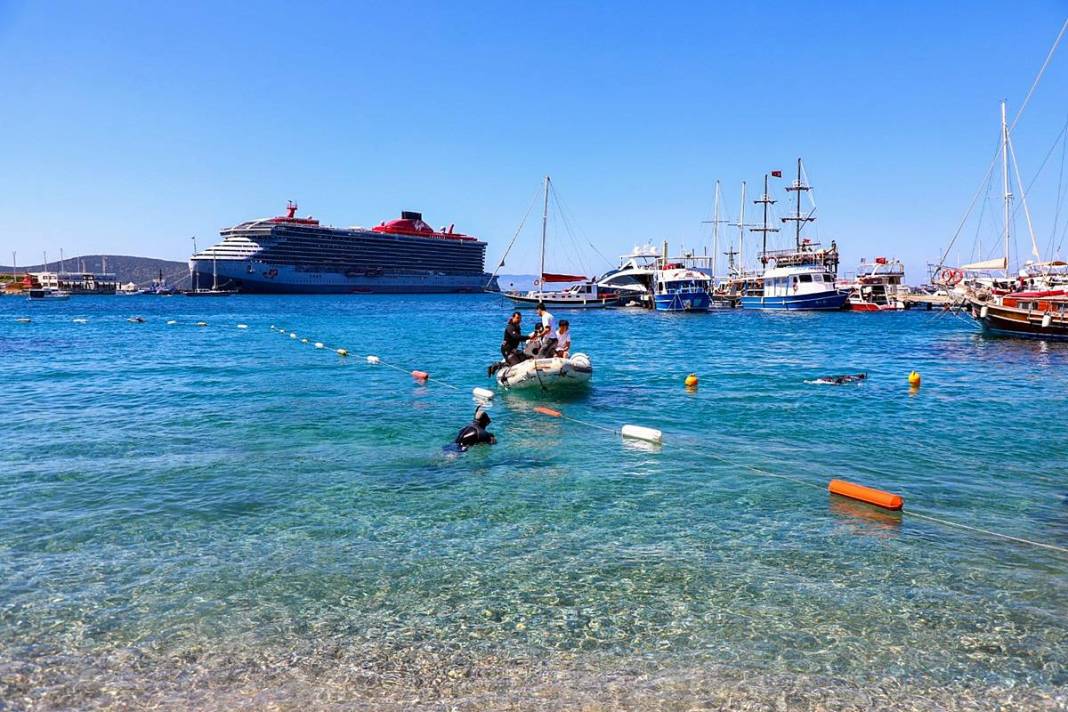 Bunu balıklar yıkansın diye mi denize attın! Deniz dibi temizliğinde 'Pes' dedirten görüntüler... 17